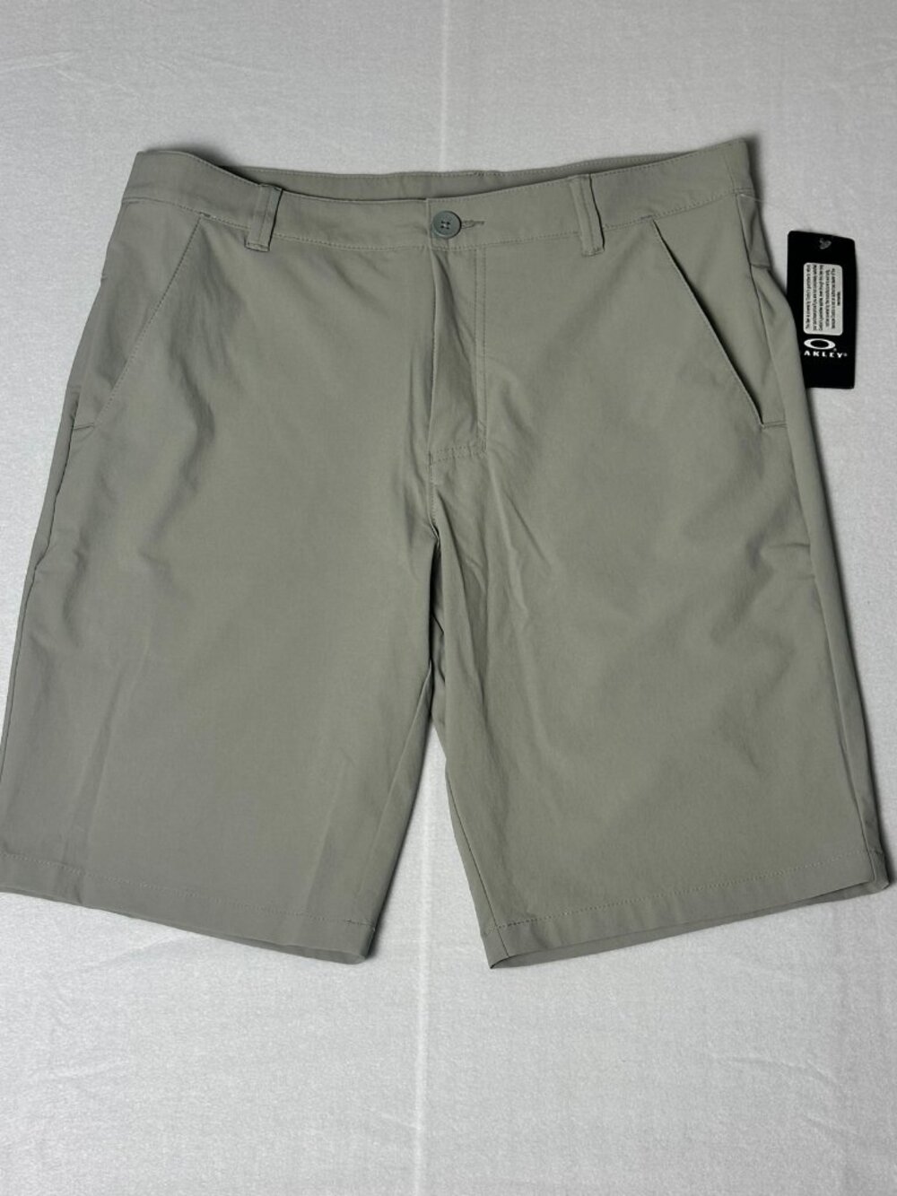 NWT Oakley Golf Shorts 9.5" Mens 32 Take Pro Shorts 3.0 Quick Drying Stone Gray